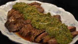 Стейк говяжий с соусом чимичурри