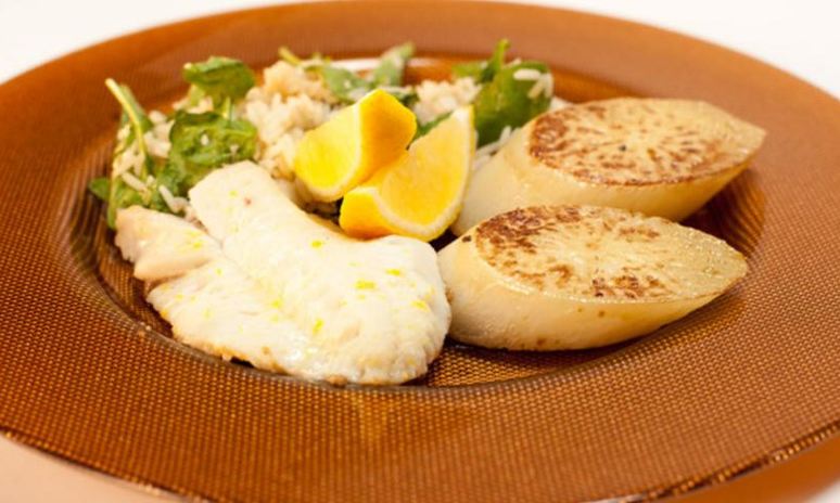 Рецепт стейка из дайкона с запеченным окунем