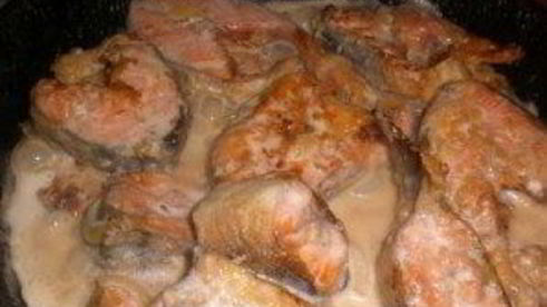 стейк из горбуши на сковороде