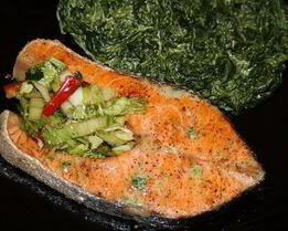 Стейк из семги со шпинатом в сливках