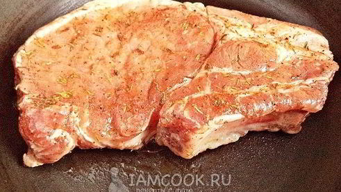стейк из свинины на кости