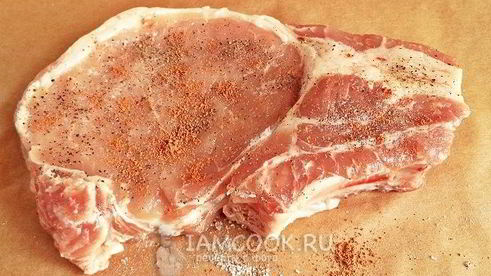 стейк из свинины на кости