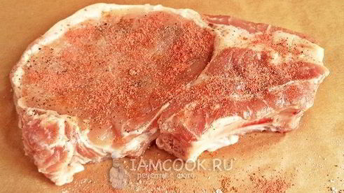 стейк из свинины на кости