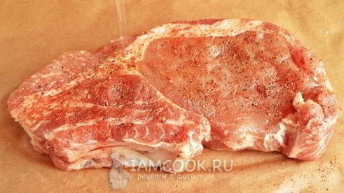 стейк из свинины на кости