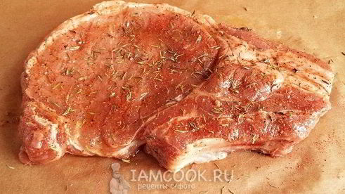 стейк из свинины на кости