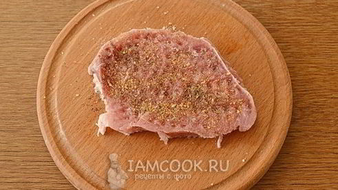 стейк из свинины в фольге
