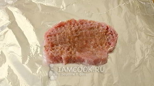 стейк из свинины в фольге