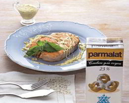 Стейк лосося на гриле со сливочно-горчичным соусом