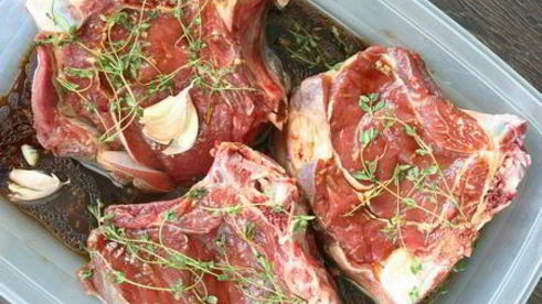 стейк на косточке на углях