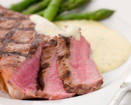 Стейк под соусом бернез со спаржей