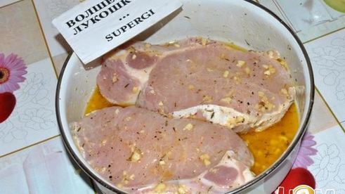 стейк с брюссельской капустой и сельдереем