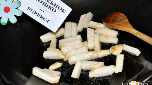 стейк с брюссельской капустой и сельдереем