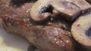 Стейк с грибами