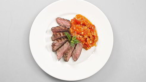 стейк с мятой и бальзамическим уксусом