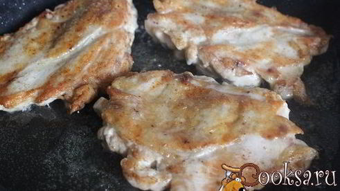 стейки из куриной грудки с картофельными дольками