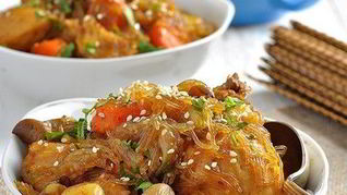 Стеклянная лапша с курицей и овощами