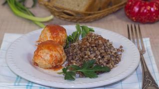 Диетические тефтели из куриного фарша в духовке с подливкой