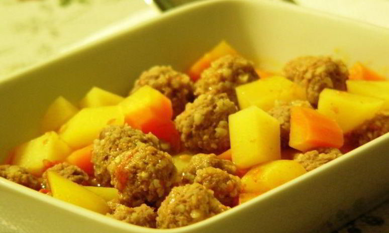 Рецепт говяжьих тефтелей с булгуром, тушеные с овощами