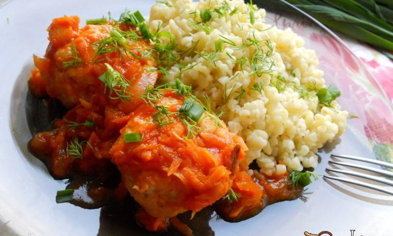 Рецепт куриных тефтелей с булгуром в томатном соусе