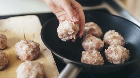 куриные тефтели в сливочно-сырном соусе