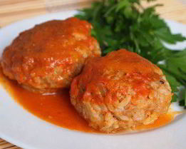 Мясные тефтели с рисом в томате