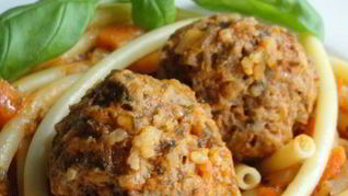 Паста в соусе Балканы и тефтели Ежики