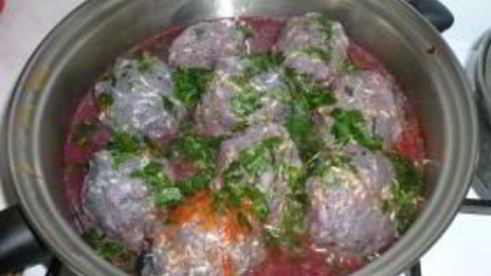 рыбные тефтели с красной капустой и коричневым рисом