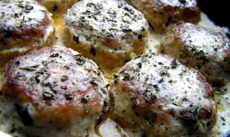 Рецепт тефтелей из индейки с базиликом и мятой в сливочном соусе