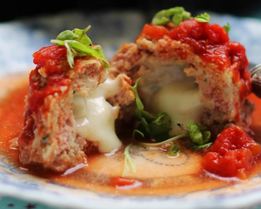 Тефтели из индейки с моцареллой под соусом Маринара
