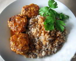 Тефтели под соусом на сковороде