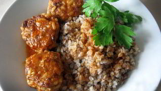 Тефтели под соусом на сковороде