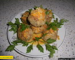 Тефтели с рисом в сметанном соусе