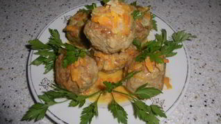 Тефтели с рисом в сметанном соусе