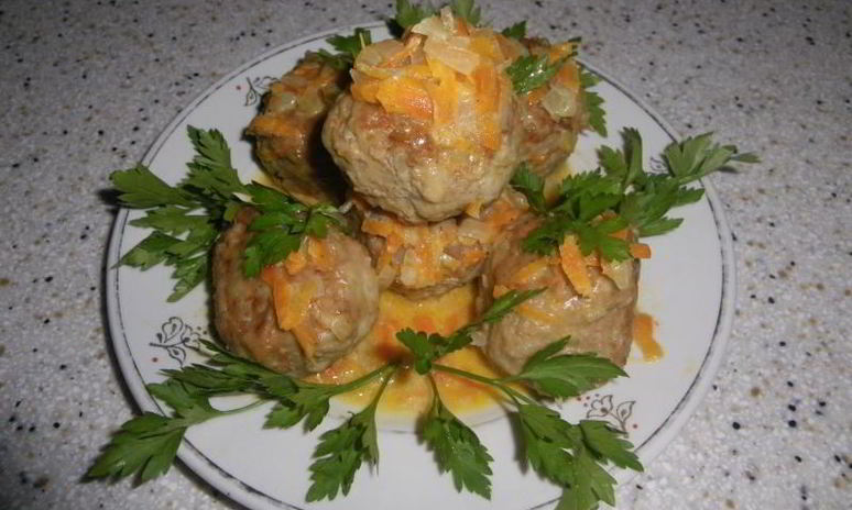 Рецепт тефтелей с рисом в сметанном соусе