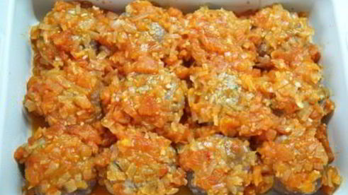 тефтели с сыром в соусе из томатов