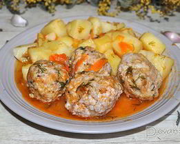 Тефтели, тушенные с картофелем