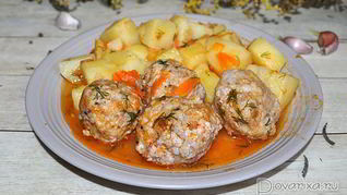 Тефтели, тушенные с картофелем