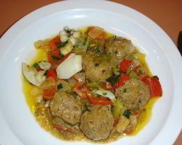 Тефтели, тушенные с овощами