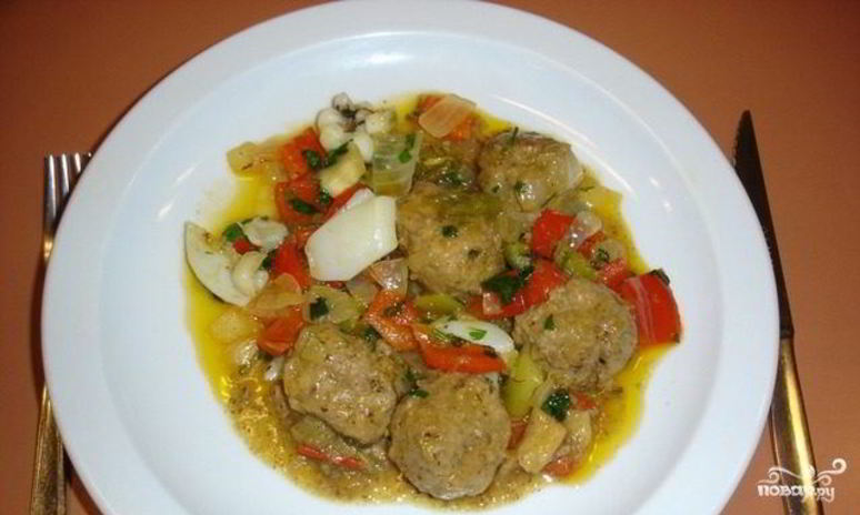 Рецепт тефтелей, тушенных с овощами