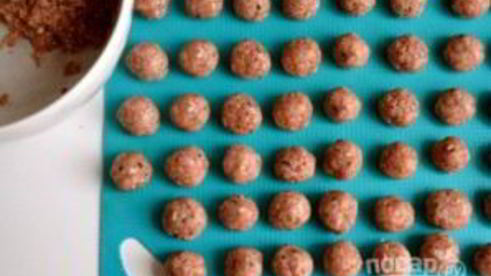 тефтельки из говяжьего фарша с сыром в томатном соусе