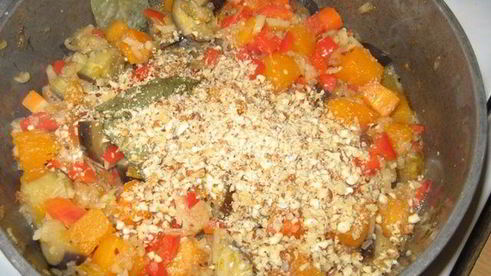 вареные тефтели с овощным гарниром