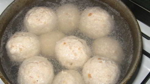 вареные тефтели с овощным гарниром