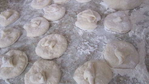 паровые вареники с вишней и клубникой