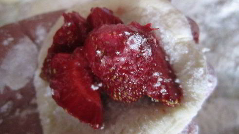 паровые вареники с вишней и клубникой