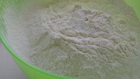 вареники из цельнозерновой муки с половинками слив