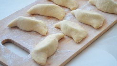 вареники из цельнозерновой муки с половинками слив