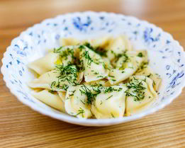 Вареники с соленым творогом и зеленью