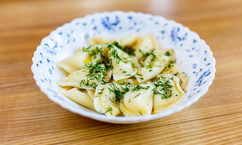 Рецепт вареников с соленым творогом и зеленью