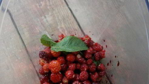 вареники с вишней и ягодным соусом