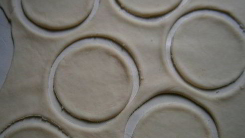 вареники с вишней и ягодным соусом